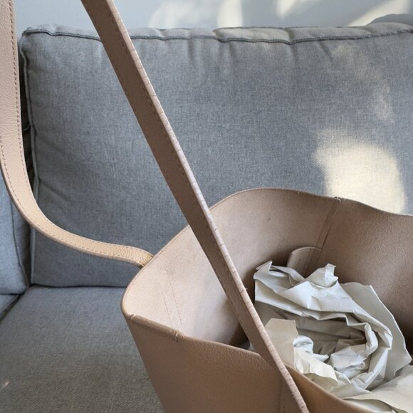 SAINT LAURENT East West large leather tote - Picture 7 of 16